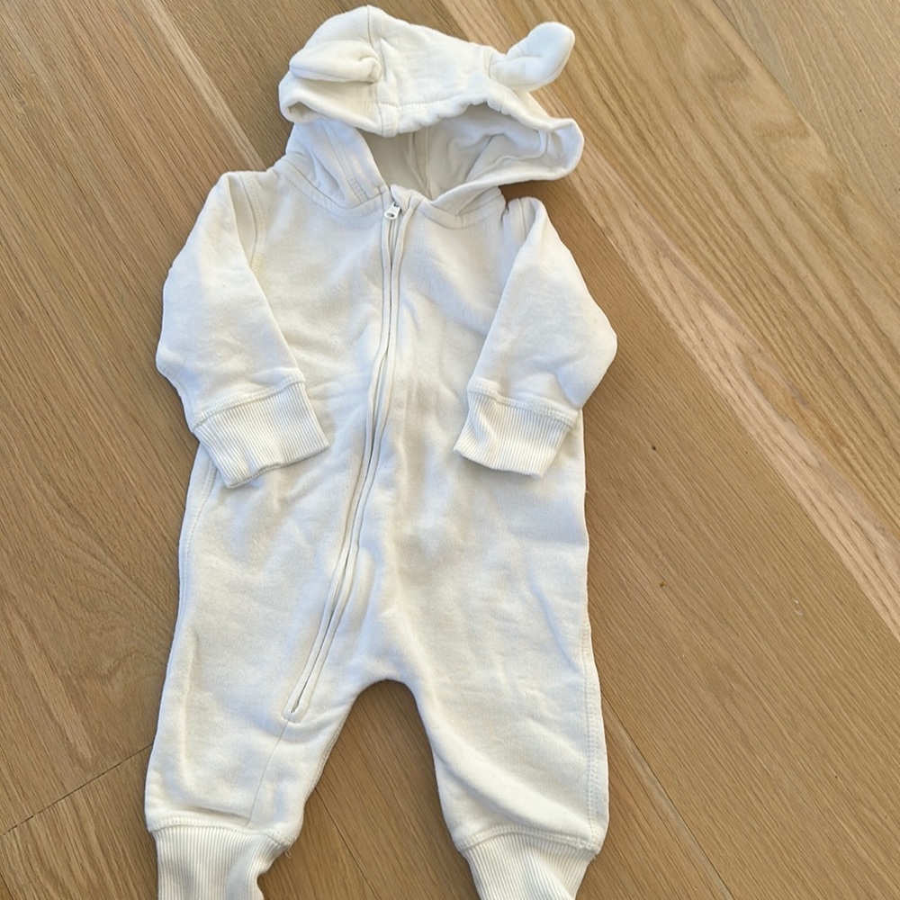 Sweatsuit onesie w adorable ears from Rise little earthling 6-9mths
